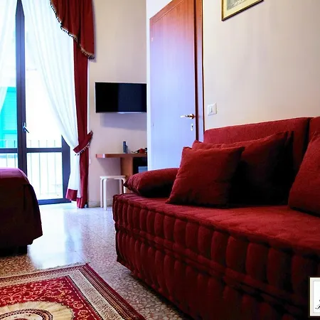Rochel 3* Νάπολη