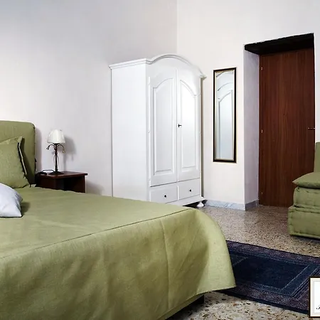 Rochel Bed and Breakfast Νάπολη